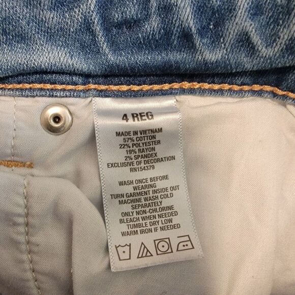 Aero Low Rise Slightly Distressed Light Wash Skinny Jeans Size 4 - Picture 4 of 6